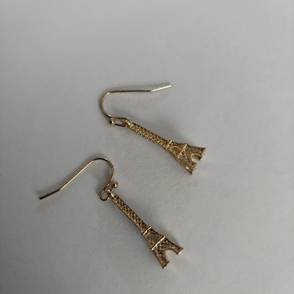 Eiffel Tower Pair of Earrings Gold in Color - Picture 1 of 3